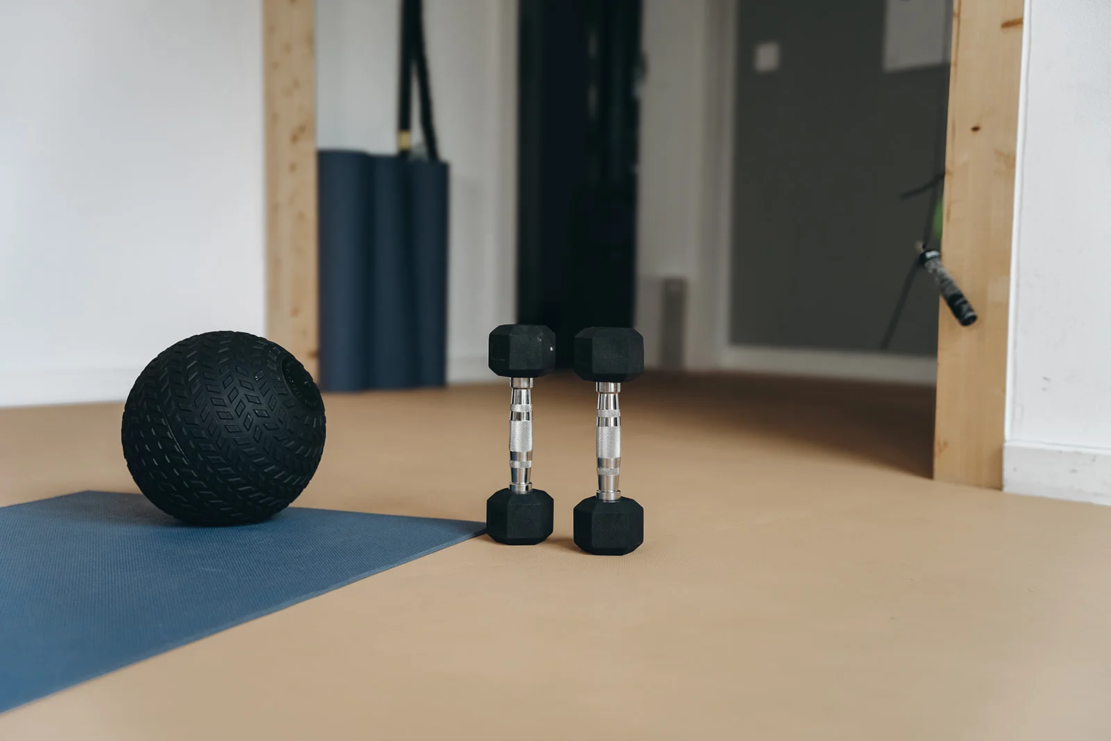 Praxis Trainingsbereich mit Geräten