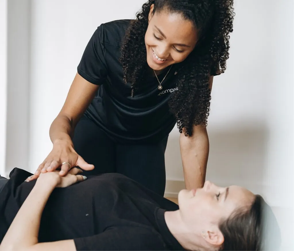 Denise Imoudu beim Training mit einer Patientin
